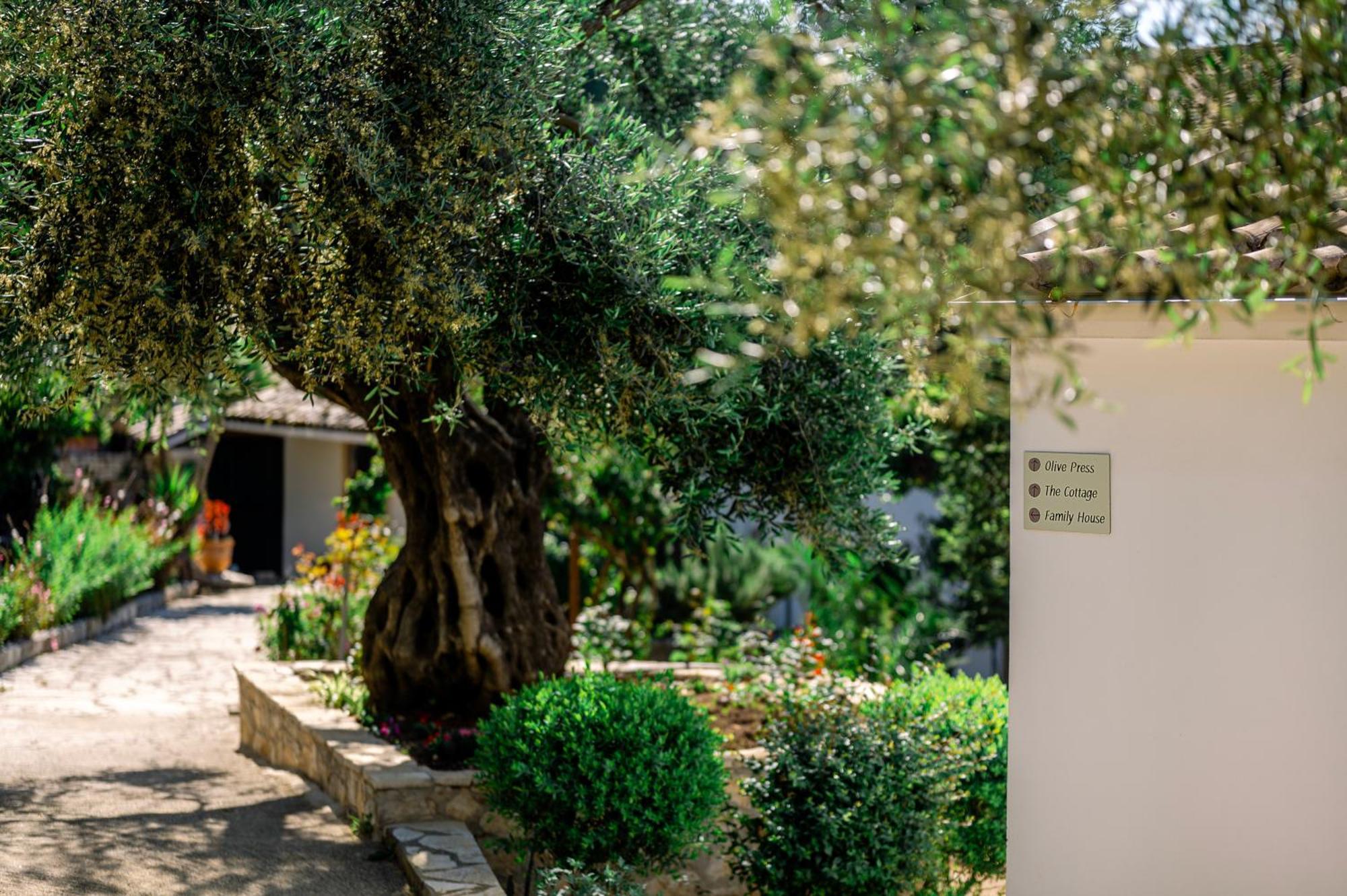 Nissaki Olive Press Villas Nisaki  Exterior foto